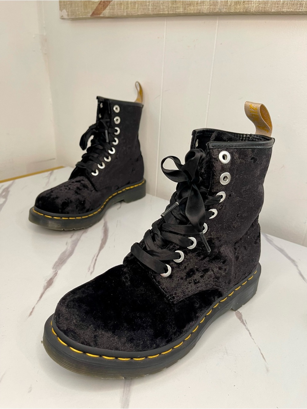 Dr. Martens 31020 Vegan Women's Size 7 Black Crushed Velvet Lace Up Combat Boots